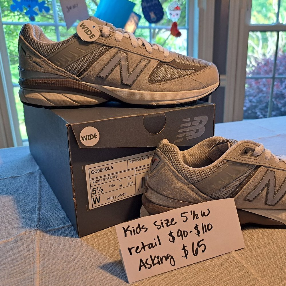 NBW New Balance 990V5, Kids SIze 5 1/2 W